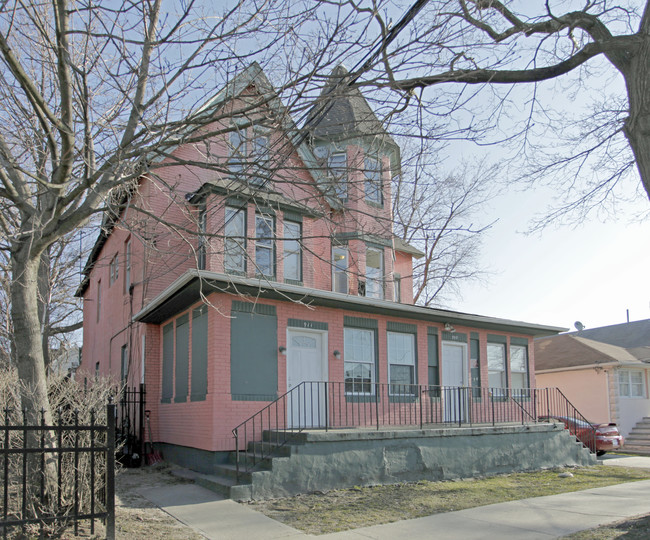 909 Summerfield Ave in Asbury Park, NJ - Foto de edificio - Building Photo