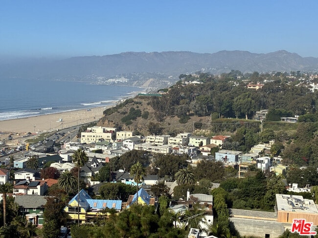 201 Ocean Ave in Santa Monica, CA - Building Photo - Building Photo