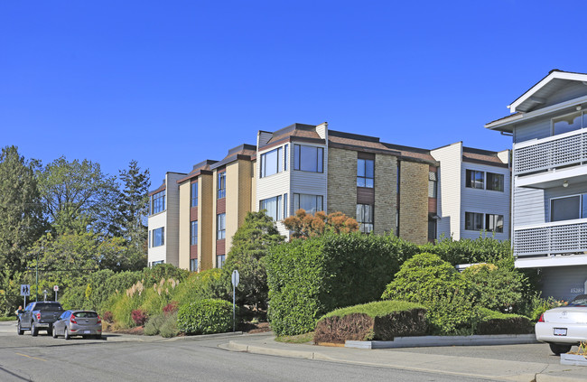 Wiltshire House in White Rock, BC - Building Photo - Building Photo