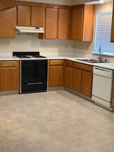 692 Oakwood Way in Livingston, CA - Building Photo - Building Photo
