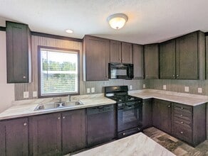 688 Oregon St in Belleville, MI - Building Photo - Building Photo