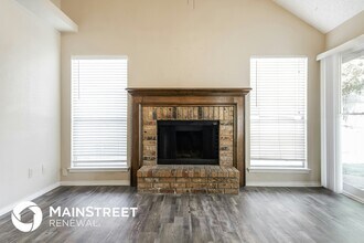 6329 N Park Dr in Watauga, TX - Building Photo - Building Photo