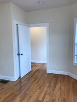 14-16 Phillips Street, Unit 14 in Lowell, MA - Building Photo