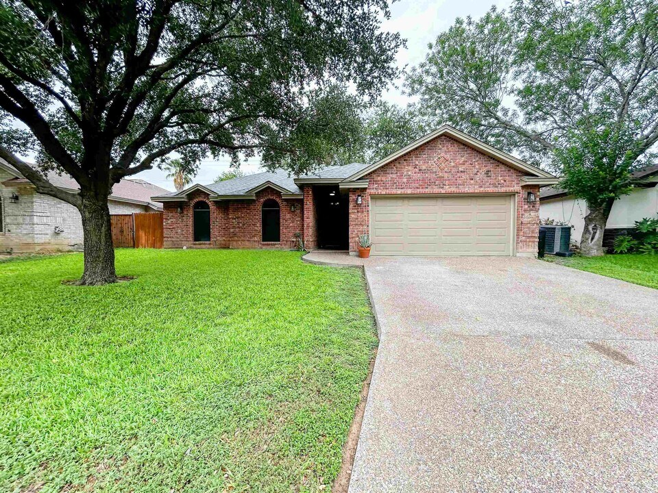 115 Grove Ave in Laredo, TX - Building Photo