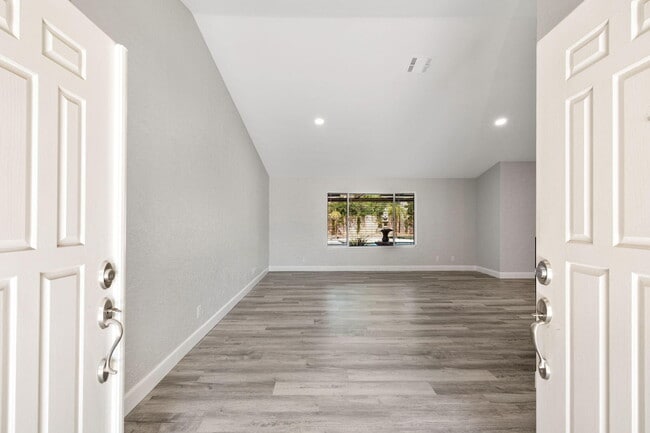 39495 Regency Way in Palm Desert, CA - Building Photo - Building Photo