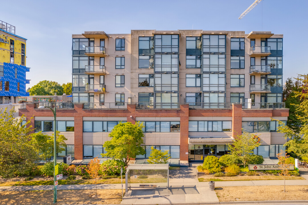 The Hemingway Tower 1 in Vancouver, BC - Building Photo