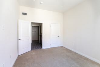 Huston Court in North Hollywood, CA - Building Photo - Interior Photo