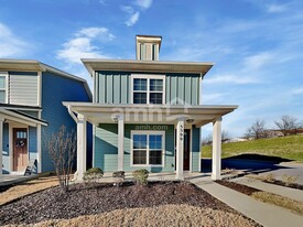 5500 Central Grove Sq in Johnson City, TN - Building Photo