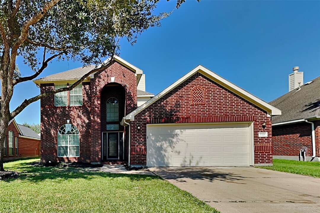 3326 Beacon View Ct in Pearland, TX - Foto de edificio