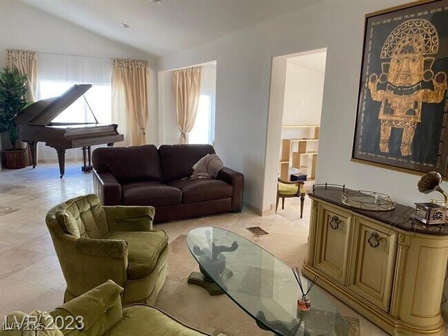 2765 Rainer Ct in Las Vegas, NV - Foto de edificio - Building Photo