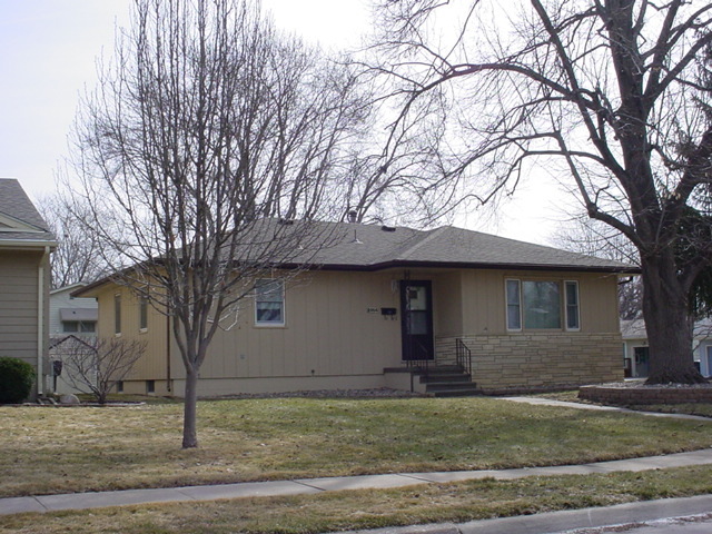 2004 Austin Ln in Fremont, NE - Building Photo