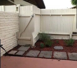 5104 Lakeview Ave in Yorba Linda, CA - Foto de edificio - Building Photo