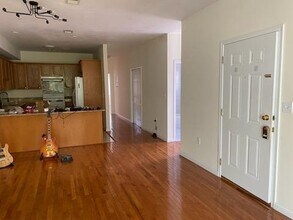 116 Garabrant St in Jersey City, NJ - Building Photo - Building Photo