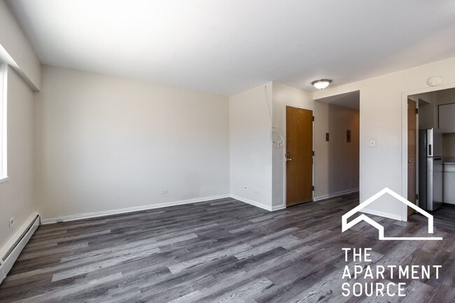 1400 Chicago Ave, Unit 208 in Evanston, IL - Building Photo - Building Photo