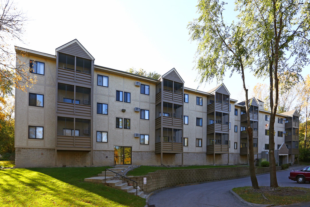 Kaposia Valley in South St. Paul, MN - Foto de edificio