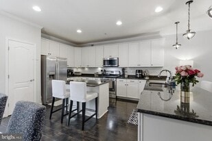 7722 Dagny Wy in Elkridge, MD - Building Photo