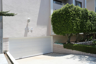 156 N Clark Dr in Beverly Hills, CA - Building Photo - Building Photo