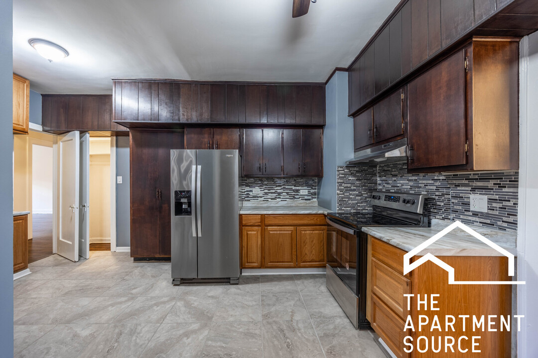 1159 E 52nd St, Unit 1 in Chicago, IL - Building Photo