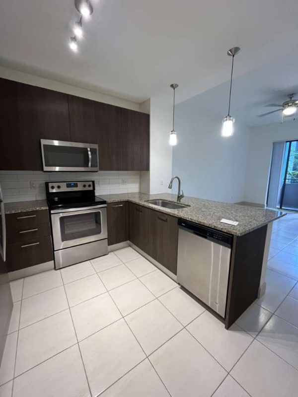 8806 NW 97th Ave in Medley, FL - Building Photo - Building Photo