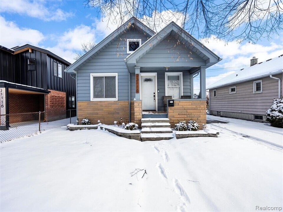 23110 Carlisle Ave in Hazel Park, MI - Building Photo
