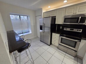 9158 NW 44th Ct in Sunrise, FL - Building Photo - Building Photo