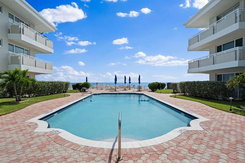 1199 Hillsboro Mile in Pompano Beach, FL - Building Photo