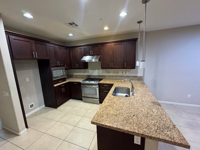1578 W Artesia Sq in Gardena, CA - Building Photo - Building Photo