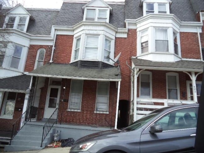 property at 405 W North St