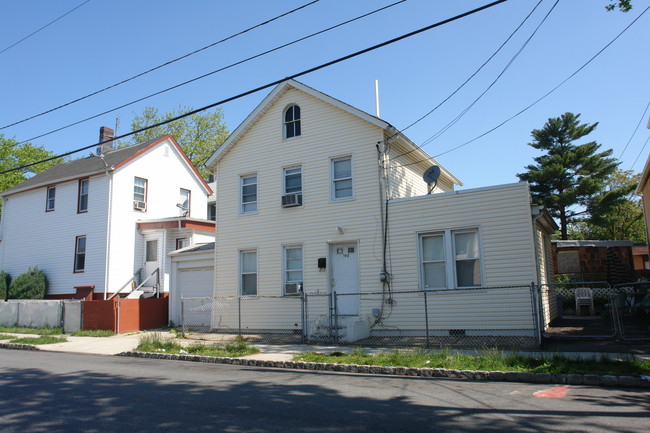 192 Gordon St in Perth Amboy, NJ - Building Photo - Building Photo