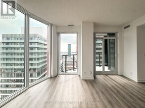 180 Front St E in Toronto, ON - Building Photo - Building Photo