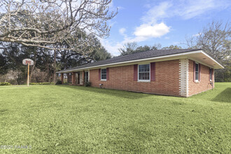 116 Ira Dr in Breaux Bridge, LA - Foto de edificio - Building Photo