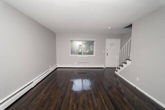 Encore 99 in East Haven, CT - Foto de edificio - Building Photo