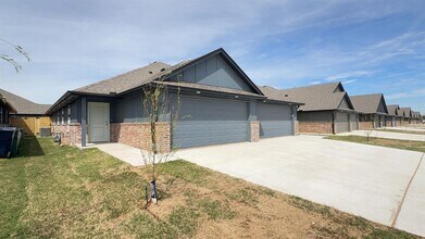 11405 University in Oklahoma City, OK - Building Photo - Building Photo