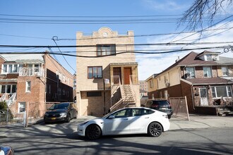 2561 E 11th St in Brooklyn, NY - Foto de edificio - Building Photo