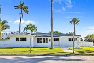 750 Harrison St in Hollywood, FL - Foto de edificio - Building Photo