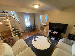 257 Beacon St, Unit 1R in Somerville, MA - Building Photo - Building Photo