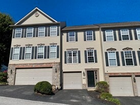 2703 Equestrian Dr in York, PA - Building Photo