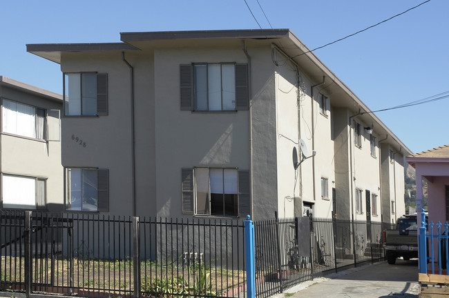 6928 Fresno St in Oakland, CA - Building Photo - Building Photo