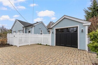 11 Eustis Ave in Newport, RI - Building Photo - Building Photo