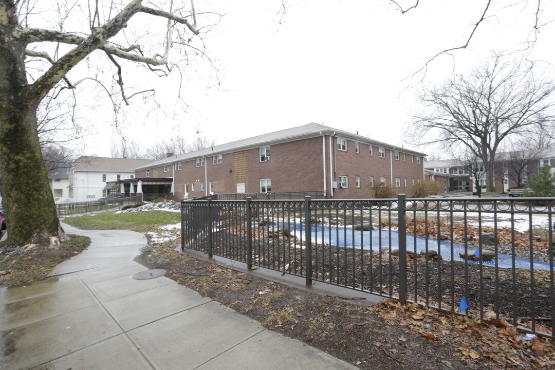 JFK Apartments in Rahway, NJ - Building Photo