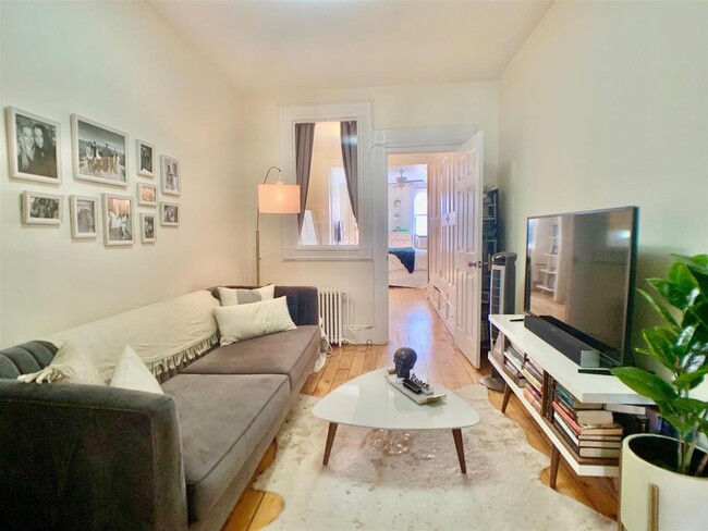 310 Monroe St-Unit -2 in Hoboken, NJ - Building Photo - Building Photo