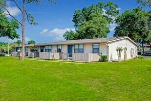Applewood in DeLand, FL - Building Photo