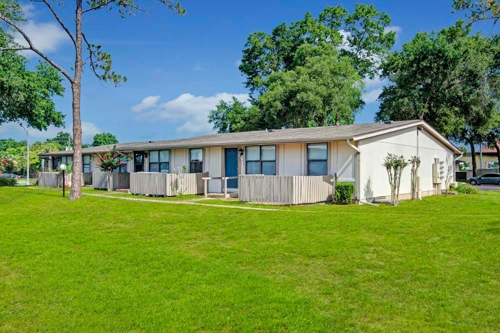 Applewood in DeLand, FL - Building Photo