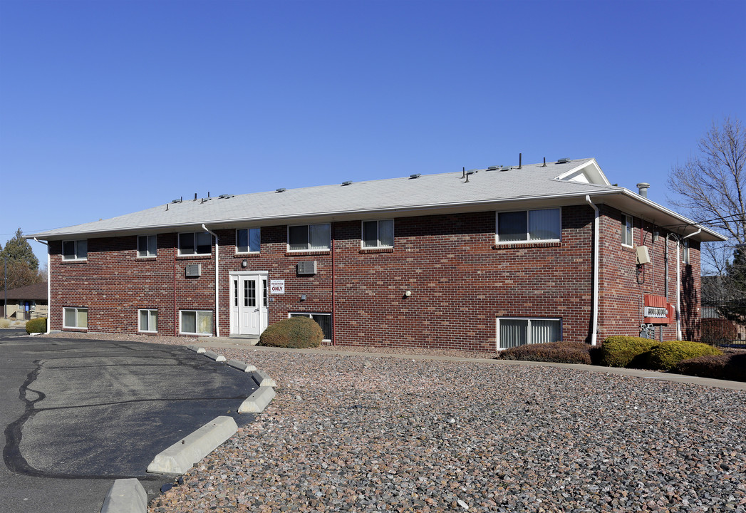Heritage House Apartments in Aurora, CO - Building Photo
