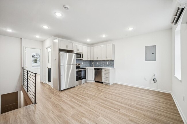 2553 S Dewey St in Philadelphia, PA - Building Photo - Building Photo