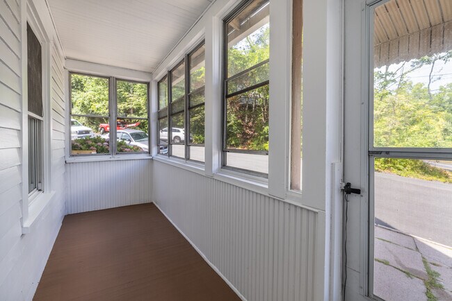 106 Wooster St in Shelton, CT - Building Photo - Building Photo