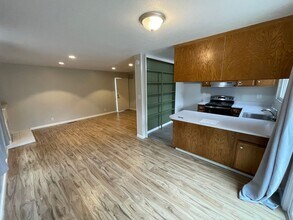 7470 Kimball Ave in Dublin, CA - Foto de edificio - Building Photo