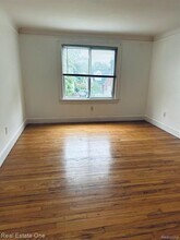 122 W Houstonia Ave in Royal Oak, MI - Building Photo - Building Photo