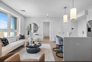 301 Border St, Unit PH09 in Boston, MA - Building Photo