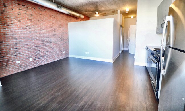 803 S Clark St in Chicago, IL - Foto de edificio - Building Photo